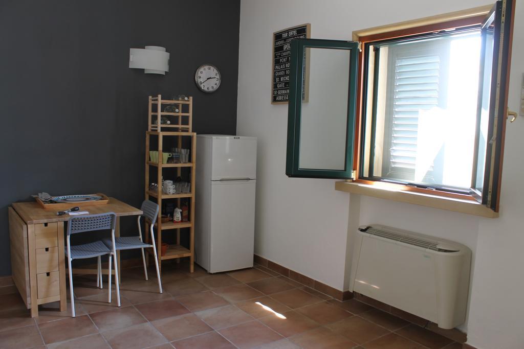 L'Albero Dei Limoni B&B Taranto Exterior photo