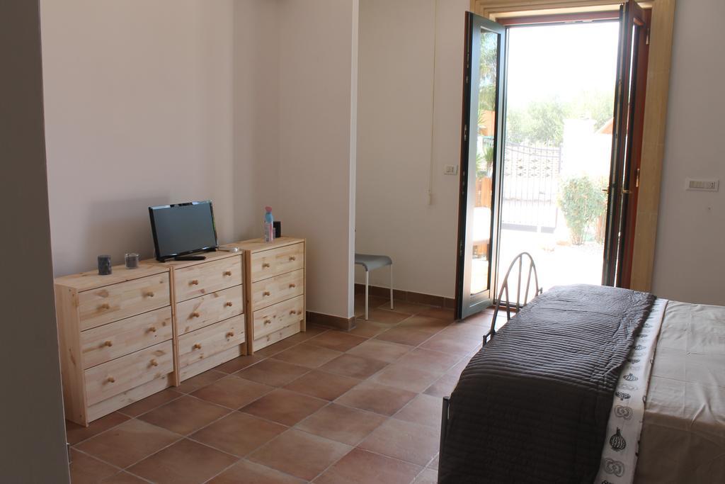 L'Albero Dei Limoni B&B Taranto Exterior photo